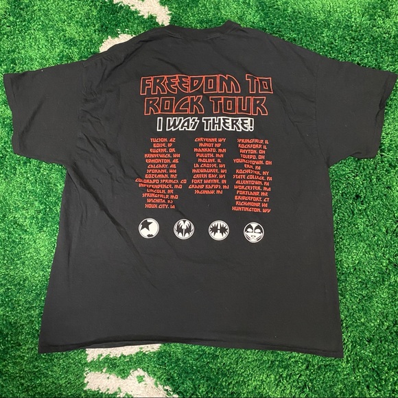 Kiss Tour graphic Tee - Picture 2 of 2